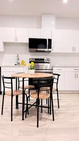 Stylish Private Suite, Free Parking and Wi-Fi - Image 3