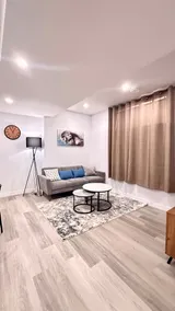 Stylish Private Suite, Free Parking and Wi-Fi - Image 5