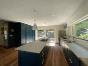 Stunning 4 bed home for 9, mature gardens & river - Image 3