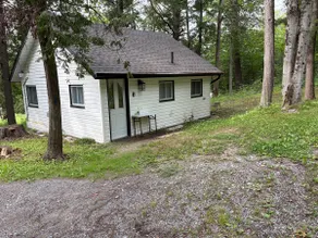 Entire Cabin in Woodview, Canada - Image 2