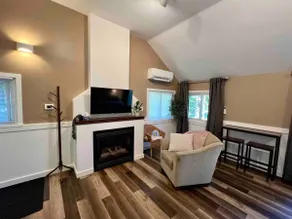 Entire Cabin in Woodview, Canada - Image 3