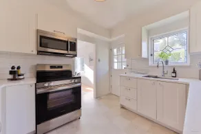 Spacious Dundarave Home near village and beach - Image 5