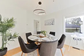 Spacious Dundarave Home near village and beach - Image 2