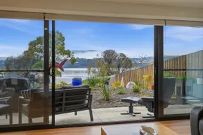 Waterfront Studio, King Bed, Own Entrance & BBQ - Image 2