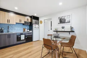 Waterfront Studio, King Bed, Own Entrance & BBQ - Image 4