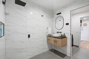 Waterfront Studio, King Bed, Own Entrance & BBQ - Image 5