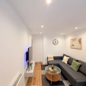 Luxury London Retreat, Sleeps 3, Free Parking - Image 5