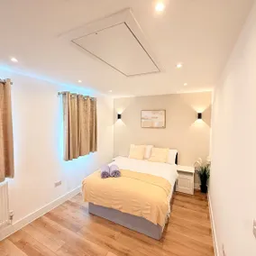 Luxury London Retreat, Sleeps 3, Free Parking - Image 3