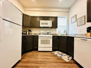 Beautiful 2 Bedroom Apartment - Easy City Access - Image 5