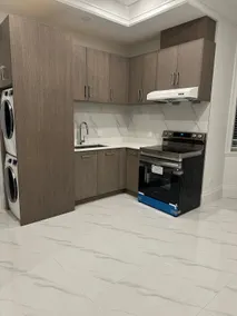 Bright 2BR Garden Suite in North Vancouver - Image 4