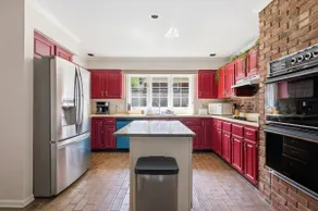 Near DWN TWN Home | Sleeps 10 | King Bed and Pool - Image 4