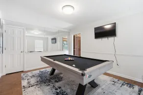Near DWN TWN Home | Sleeps 10 | King Bed and Pool - Image 5
