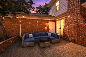 Near DWN TWN Home | Sleeps 10 | King Bed and Pool - Image 2