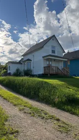 Comfortable 3 bedroom whole house in Yorkton, A/C - Image 4