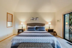Perfectly Located Home - Enjoy a Private Hot Tub & - Image 3