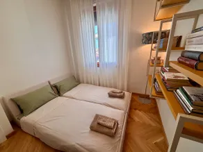 Designer Apt • King Bed • Parking • Florence 20’ - Image 5