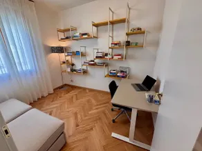 Designer Apt • King Bed • Parking • Florence 20’ - Image 4