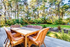 Stunning Ocean Townhome with Large Yard and Easy B - Image 4