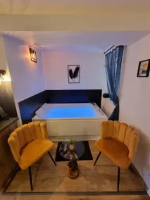 *Hot tub / Netflix / Cocooning* - Image 2