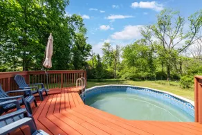 Family Home with Pool & Game Garage - Image 5