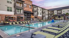 Luxury 1 BR King bed | Pool+Gym+Parking+Game Room - Image 2