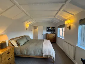 The Old Coach House - A beautifully renovated detached coach house in the centre of Astwood Bank - Image 2