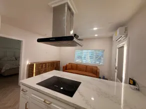 Restful Nook: King Bed/AC/WiFi/W&D/65TV (downtown) - Image 3