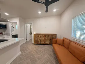 Restful Nook: King Bed/AC/WiFi/W&D/65TV (downtown) - Image 5
