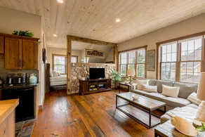 Atlantis Cottage - Luxury Loft w/ Pool Table - Image 4