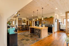 Atlantis Cottage - Luxury Loft w/ Pool Table - Image 3
