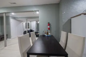 Private 2-bedroom unit mins from Airport & NYC - Image 4