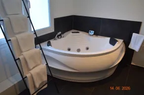 Boutique stay Einsiedeln I Lake & Whirlpool I Zurich - Image 3
