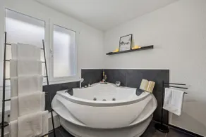 Apartment with hot tub for skiing near Zurich - Image 2