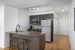 CN Tower View - 2BR2BA + Free Parking - Downtown - Image 4