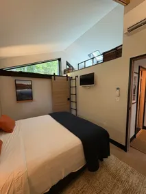 Modern Luxury on the Lake - Image 5
