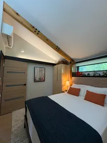 Modern Luxury on the Lake - Image 3