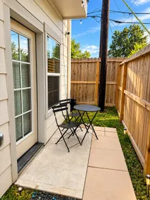 Luxury Private Suite • Free Parking • Patio - Image 4