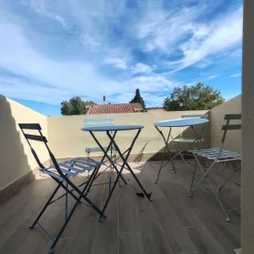 Delightful portion of villa surrounded by greenery - Image 5