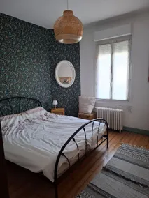 Townhouse with walled garden - Image 5