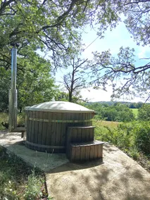 A Haven of Privacy: Hot Tub & Private Garden - Image 4