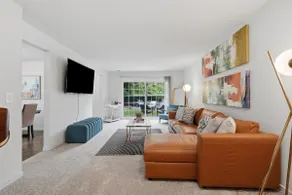 NEW* Spacious Townhome near DT Auburn Hills - Image 3