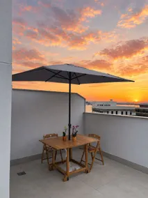 Uni Home Penthouse - view and free parking - Image 2