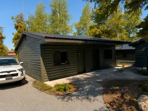 The Charlie | Modern King Cabin near Yellowstone - Image 5