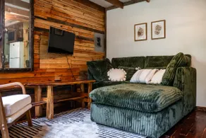 Romantic Getaway, King Bed, Nature! - Image 2