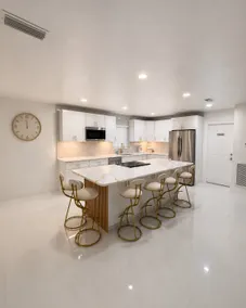 Elegant Retreat with Designer Finishes - Image 2
