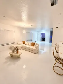 Elegant Retreat with Designer Finishes - Image 5