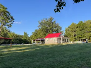 Red Roof Retreat - Image 4