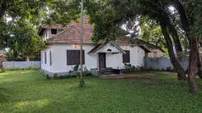 Alà - Waterfront Heritage House near Marine Drive - Image 2