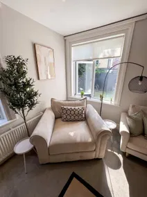 Bright 2-Bed Garden Flat, Central Guildford - Image 3