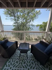 Charming Oceanfront Beach House in East Providence - Image 5